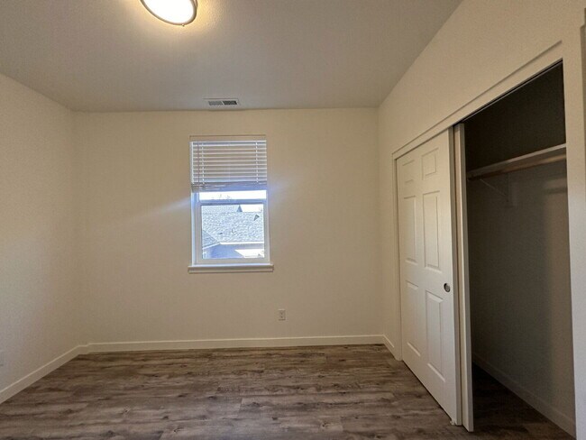 Building Photo - 20611 Independence Way