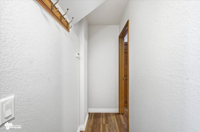 Building Photo - Recently Updated 2BR + Office / 1BA Home Near Seldon Road