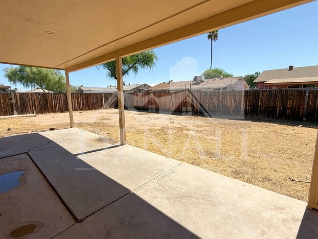Building Photo - 2027 N 66th Dr
