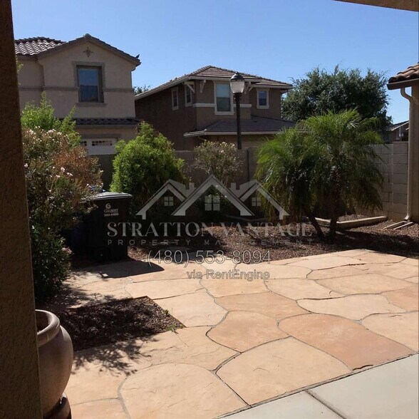 Building Photo - 1068 S Hawk Ln