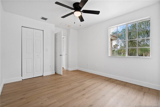 Building Photo - 2736 SW Butterfly Ln