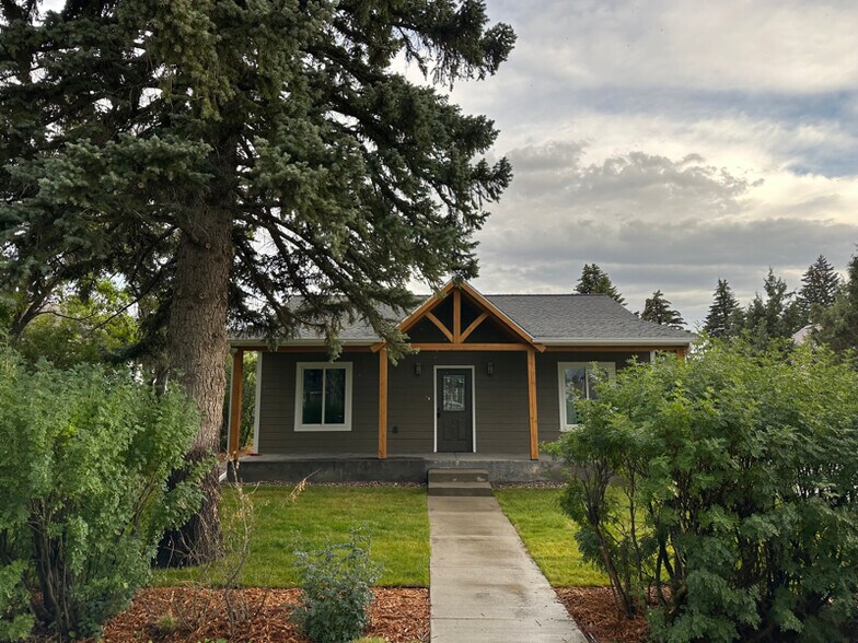 Building Photo - 2720 1st Ave S