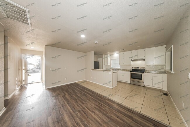 Building Photo - 912 Craig Dr