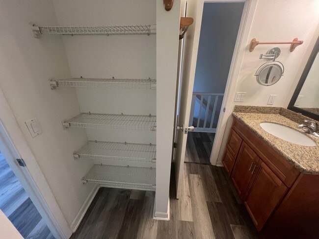 Building Photo - 115 Hughes St NE