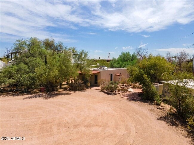 Building Photo - 5702 E Camelback Rd