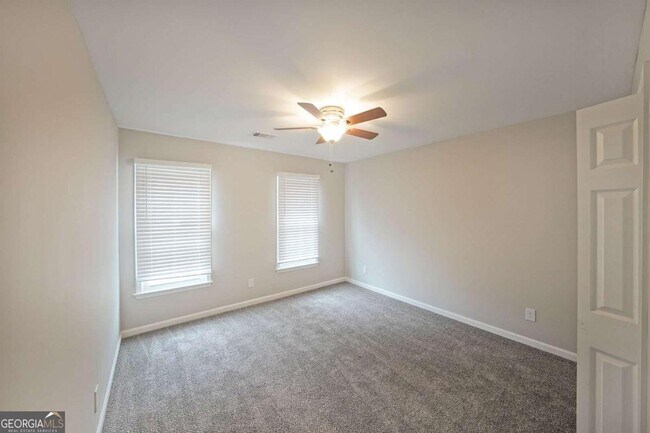 Building Photo - 2620 Valencia Dr NE