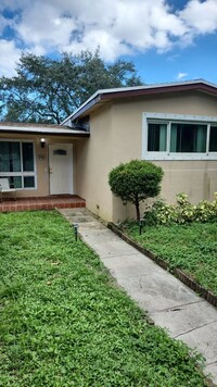 Building Photo - 948 SW 49th Terrace