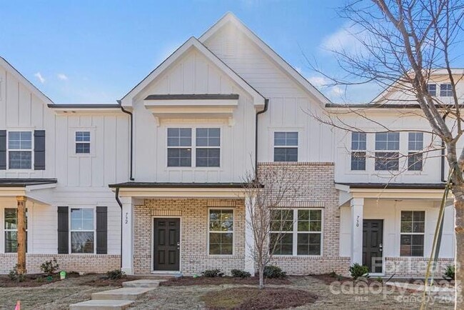 Primary Photo - A cozy house with 3 beds and 2.5 bath in H...