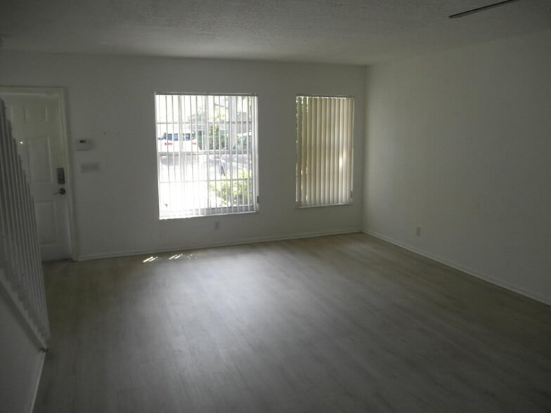 Building Photo - 798 Summit Lake Dr