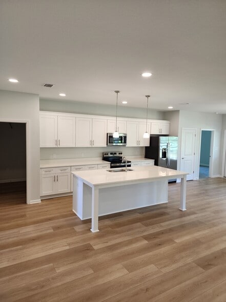 Building Photo - 102 Riverwalk Cir