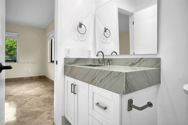 Building Photo - 6820 SW 86th Ave