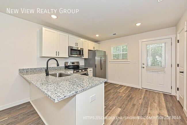 Building Photo - 514 12th Ave NE