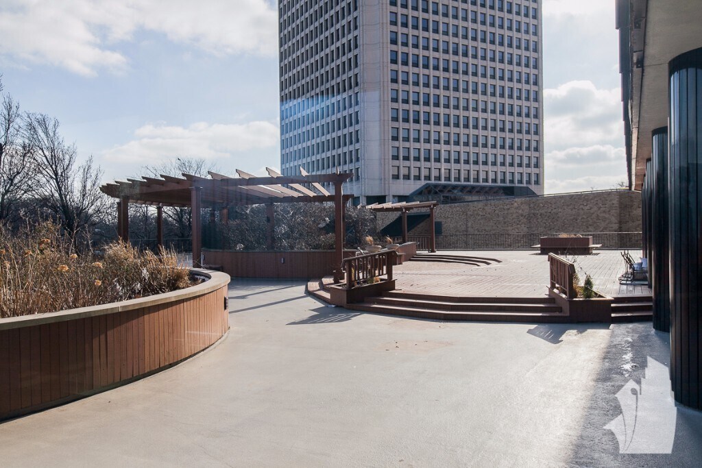 Building Photo - 5415 N Sheridan Rd