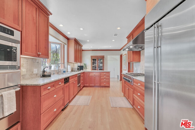 Building Photo - 5501 Cantaloupe Ave