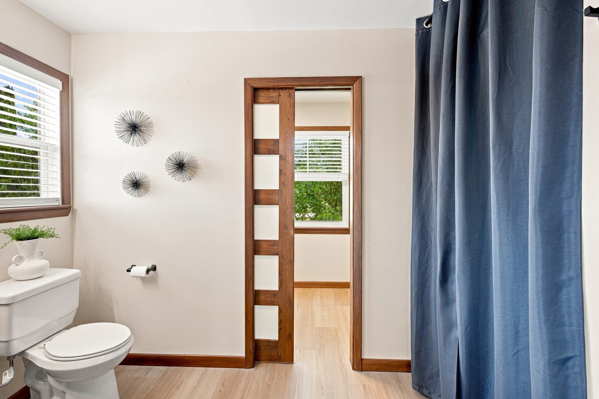 bedroom 1 full bathroom and walk in closet - 9227 Amos Road