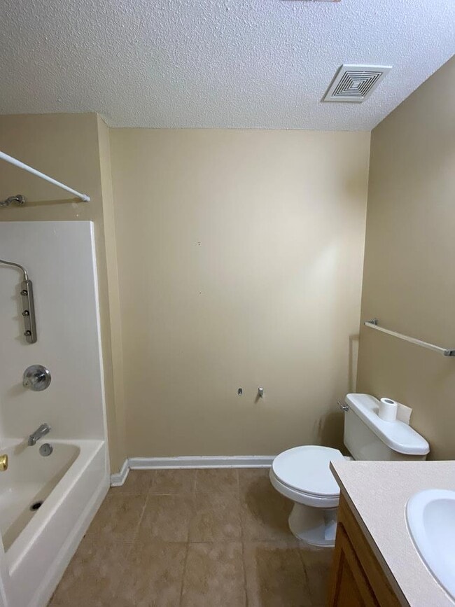Building Photo - 6400 Bradley Park Dr