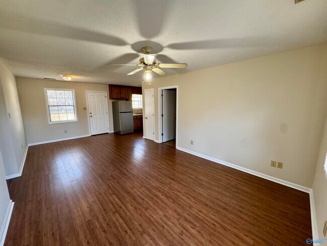 Building Photo - 508 McClellan St E