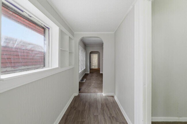 Building Photo - Freshly Renovated 4 Bedroom Home
