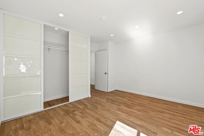 Building Photo - 1233 N Harper Ave