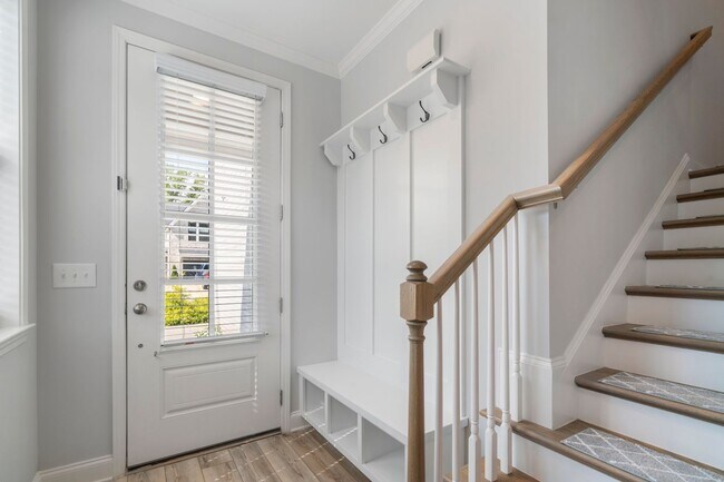 Building Photo - Canterbury Townhome
