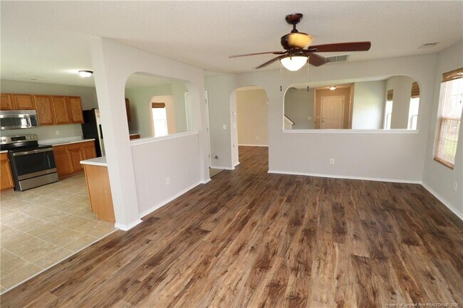 Building Photo - 5 Bellmore Ct