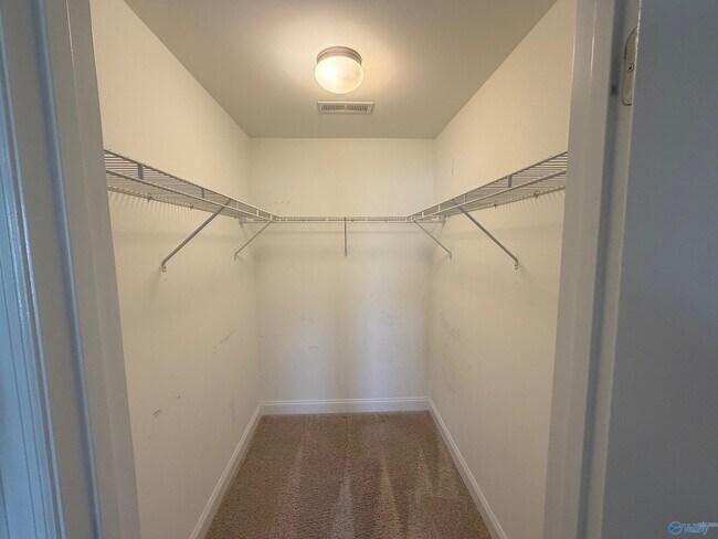 Building Photo - 8 Easy St