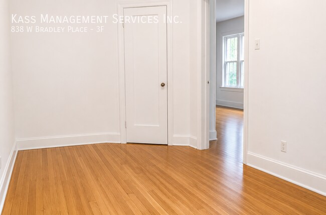 Building Photo - 838 W Bradley Pl