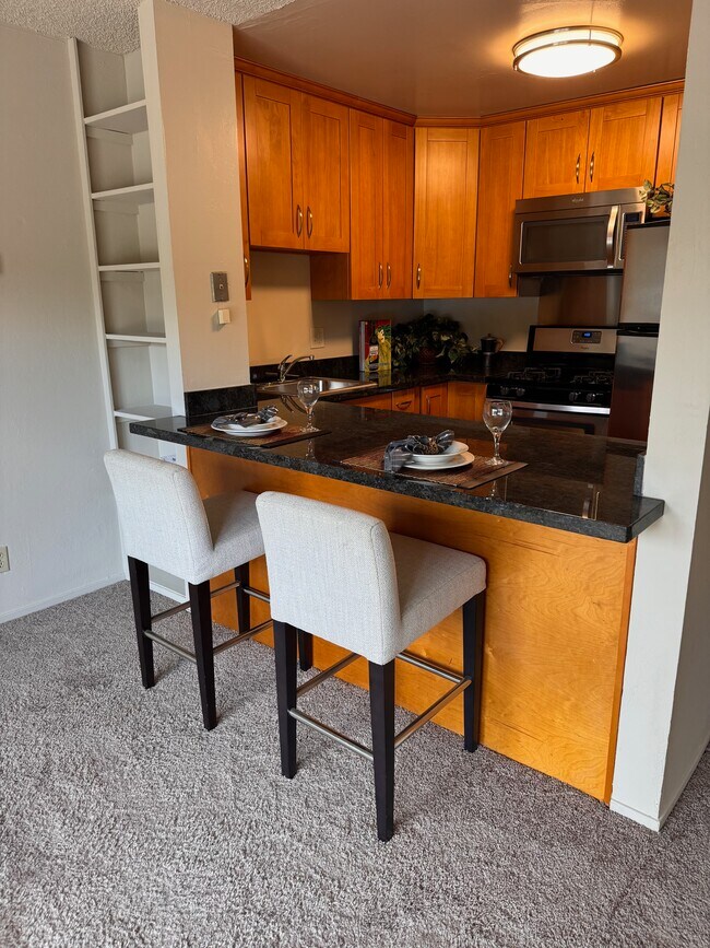 Building Photo - Whitman Manor