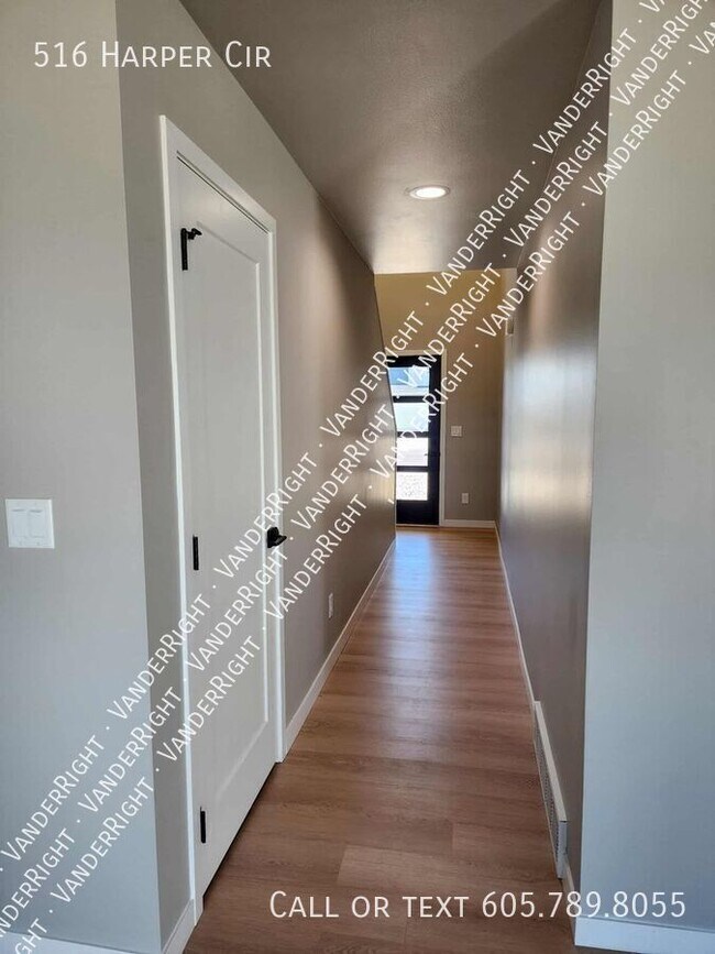Building Photo - 516 Harper Cir
