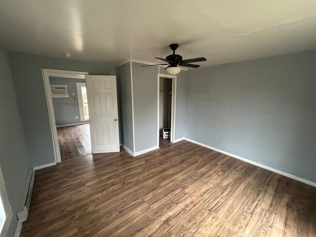 Building Photo - 1028 S Arendell Ave