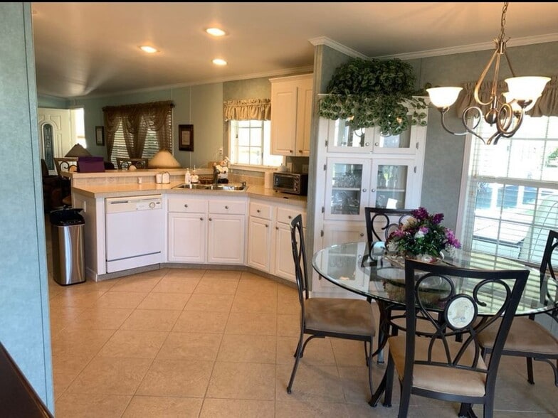 Building Photo - 3021 SW 52nd Ave