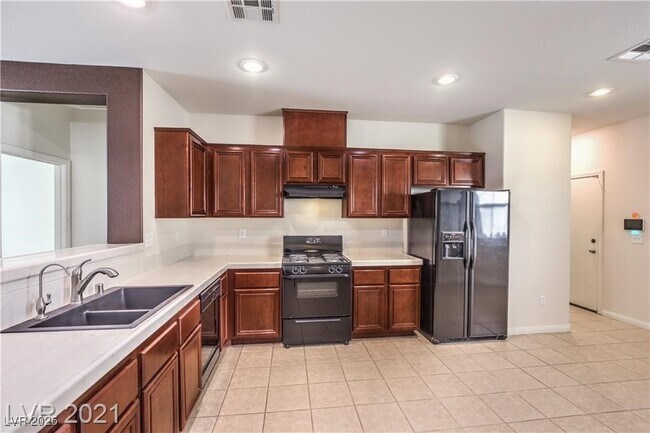 Building Photo - 2121 Silvereye Dr