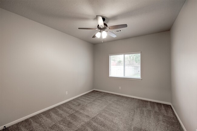 Building Photo - 1812 Tickner St