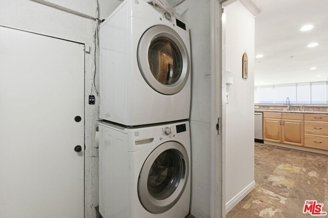 Building Photo - 20456 Pacific Coast Hwy