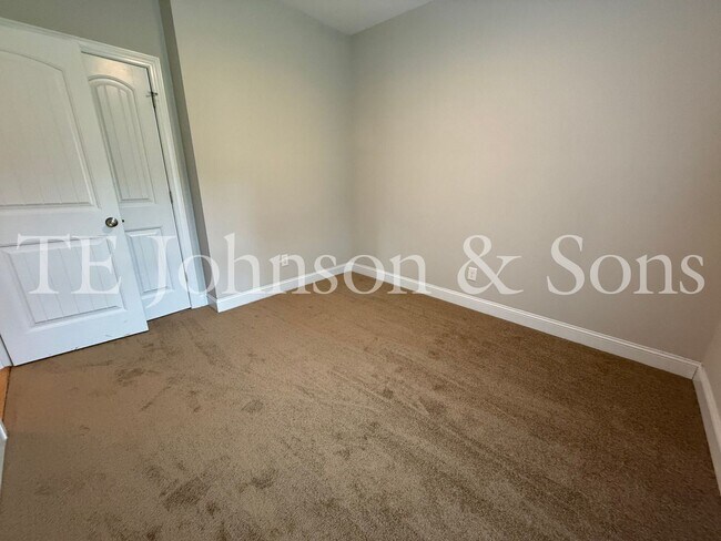 Building Photo - Beautifully Appointed Home in Clemmons