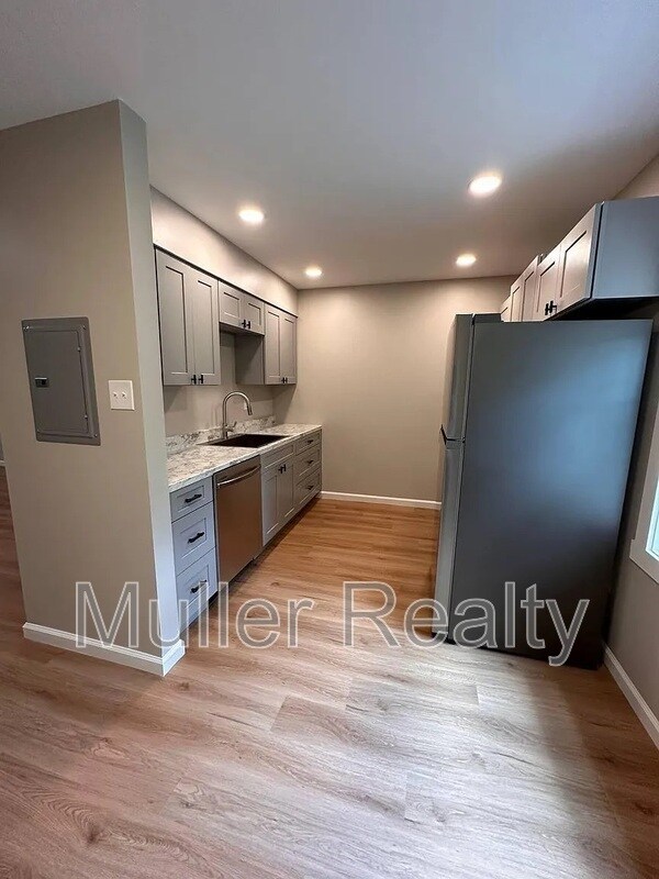 Building Photo - 3636 Old Valley View Dr