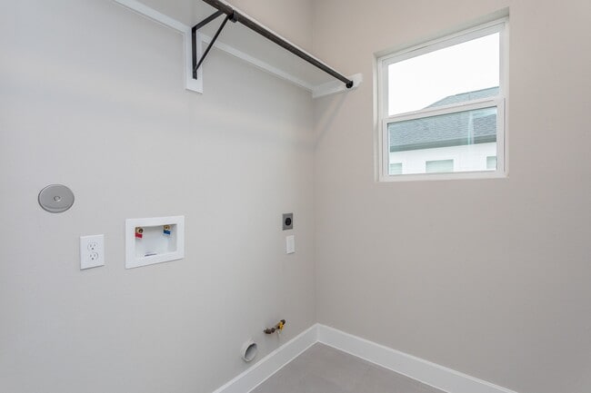 Building Photo - 1439 W 25th St