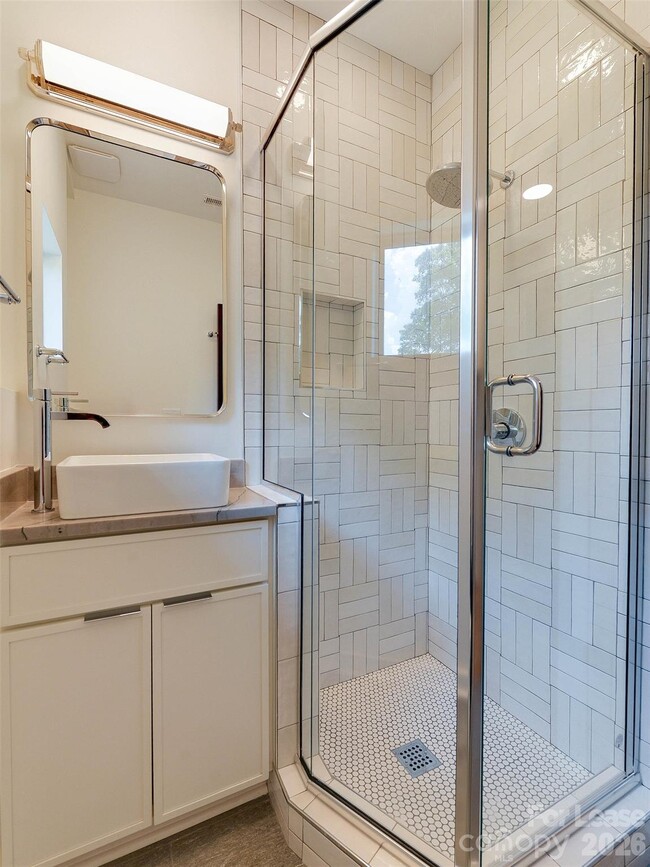 Building Photo - 1174 Park West Dr