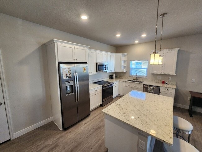 Building Photo - Venetian Bay Home in the Palms