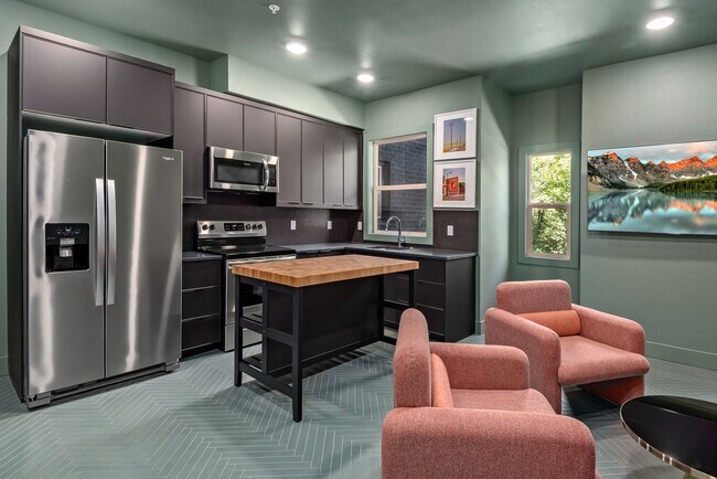 Building Photo - Rooms for Rent on Capitol Hill!