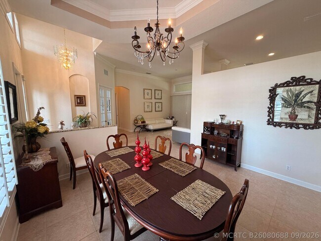 Building Photo - 403 NW Lyndhurst Ct