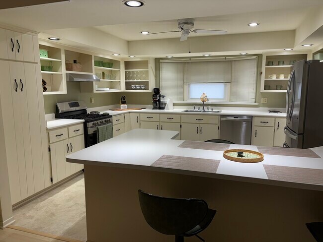 Building Photo - 4009 St Clair St