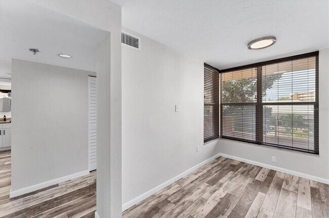 Building Photo - 4530 Pinebrook Cir