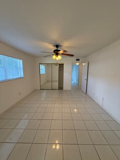 Building Photo - 1020 N 18th Ct