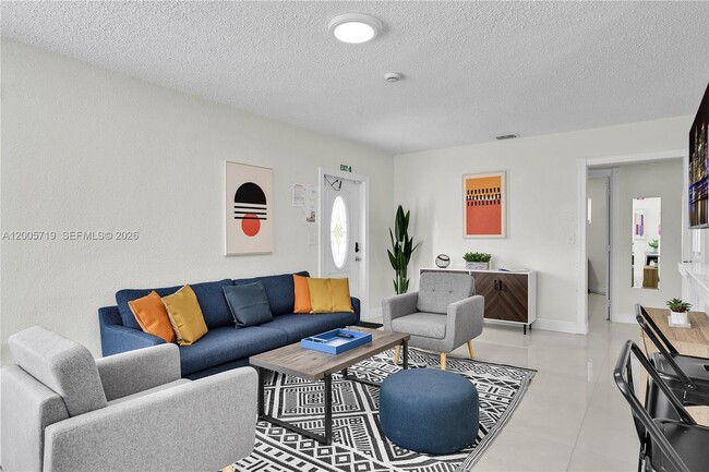 Building Photo - 6452 Custer St