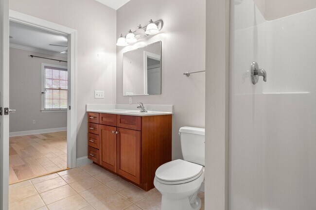Building Photo - Spacious, Beautiful East Asheville Home