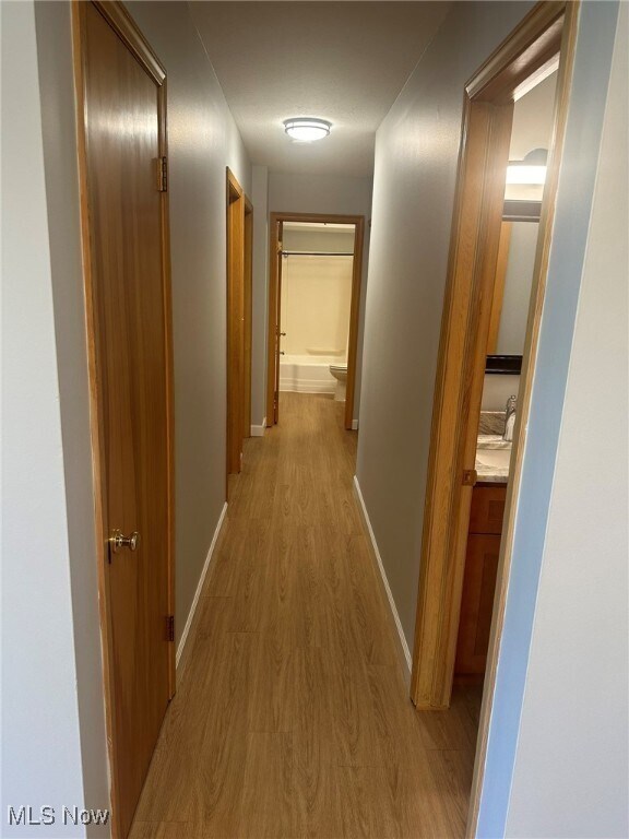 Building Photo - 7045 Carriage Hill Dr