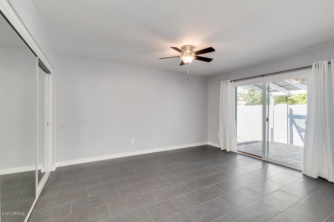 Building Photo - 1115 W Barrow Dr
