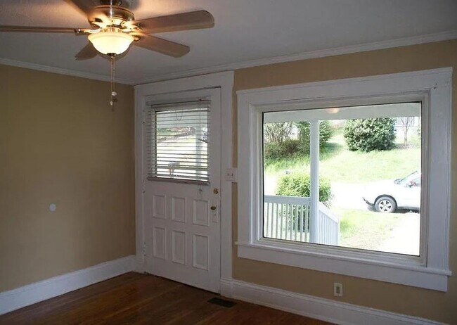 Building Photo - Knoxville 37920 - 3 bedroom 1 bath - call ...