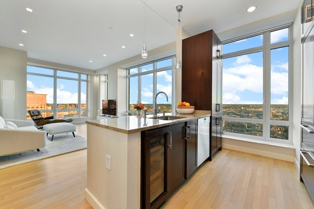 Building Photo - 400 Stuart St